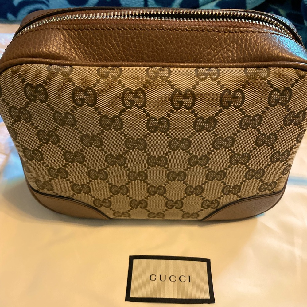 Gucci Bree GG canvas brown authentic crossbody camera bag.